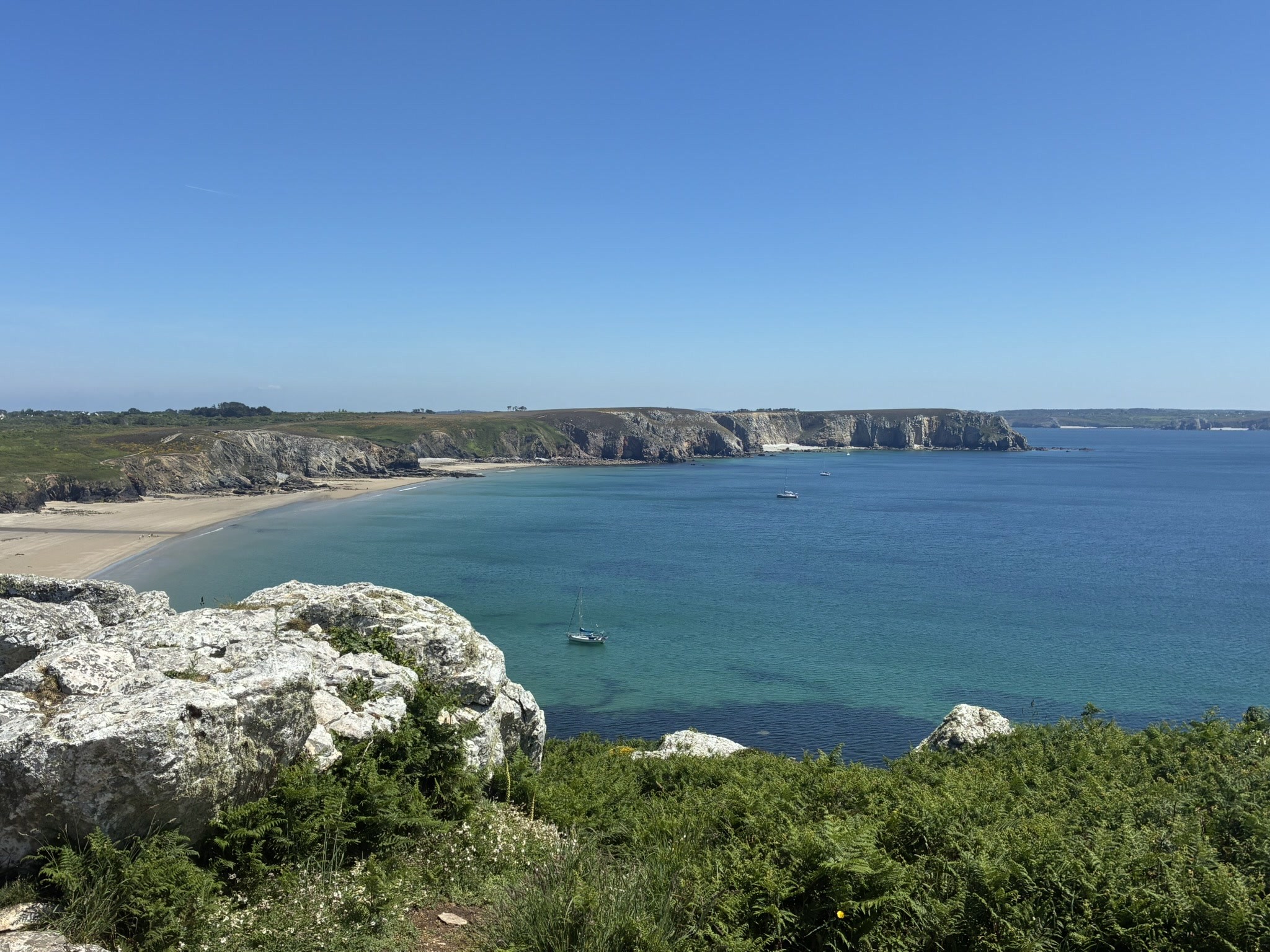 Puis nous montons à la pointe de Pen Hir .