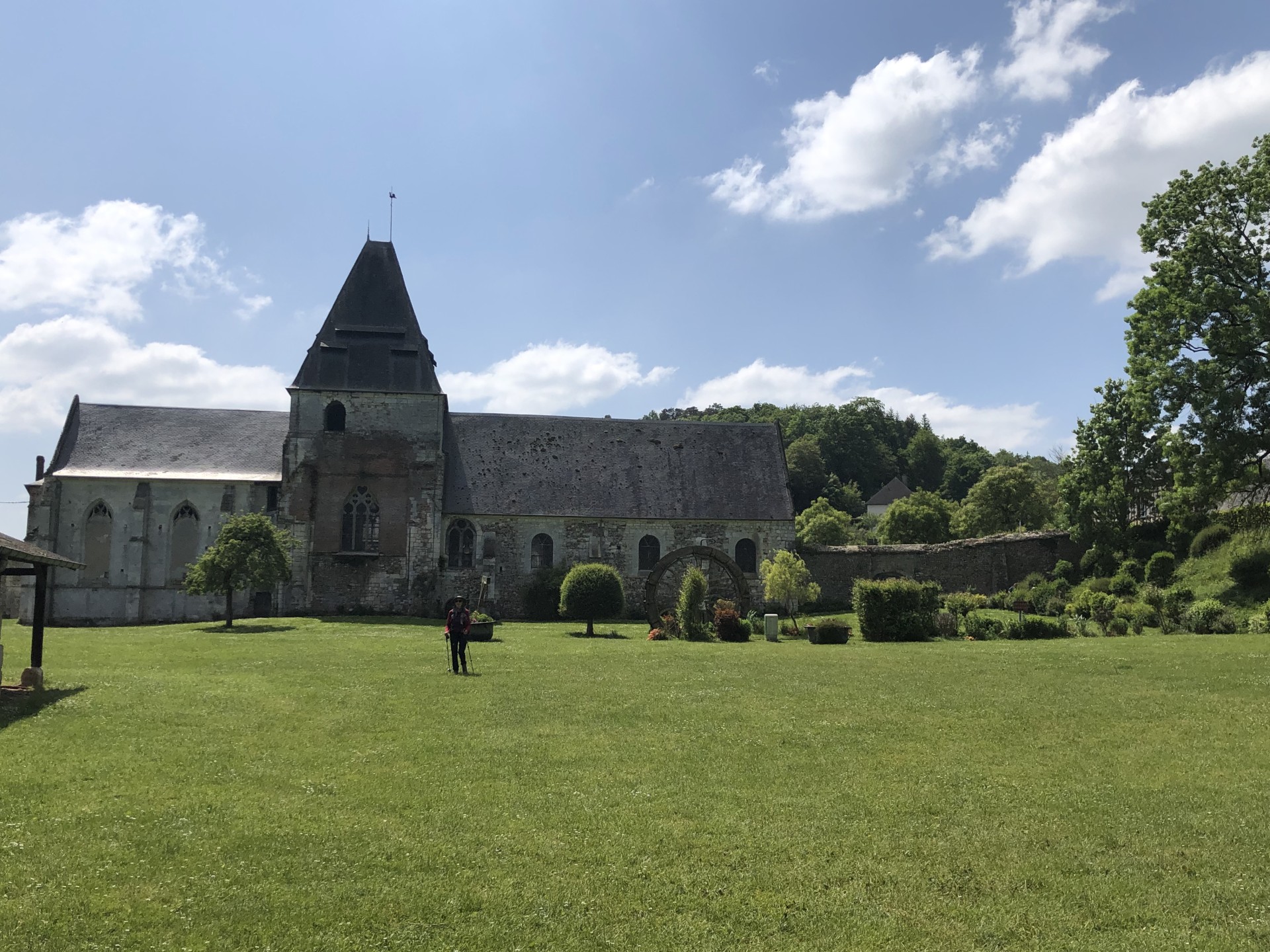 Retour dans le parc du prieuré pour reprendre les voitures et aller au Bec Hellouin