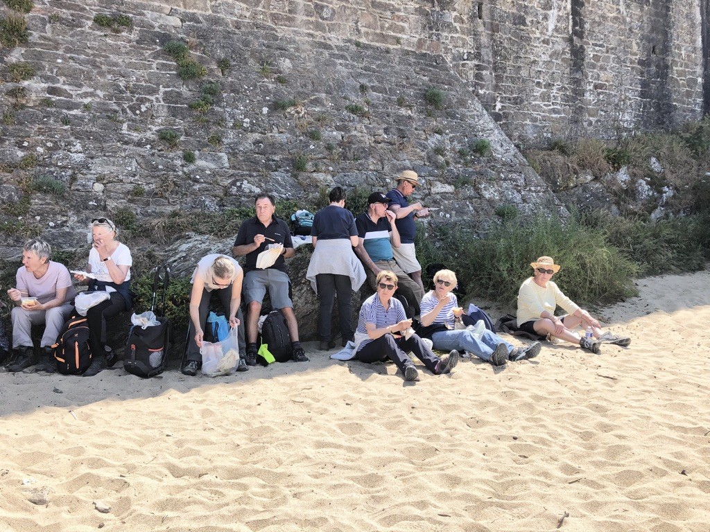 Nous recherchons l'ombre car c'est la canicule à Saint Malo !
