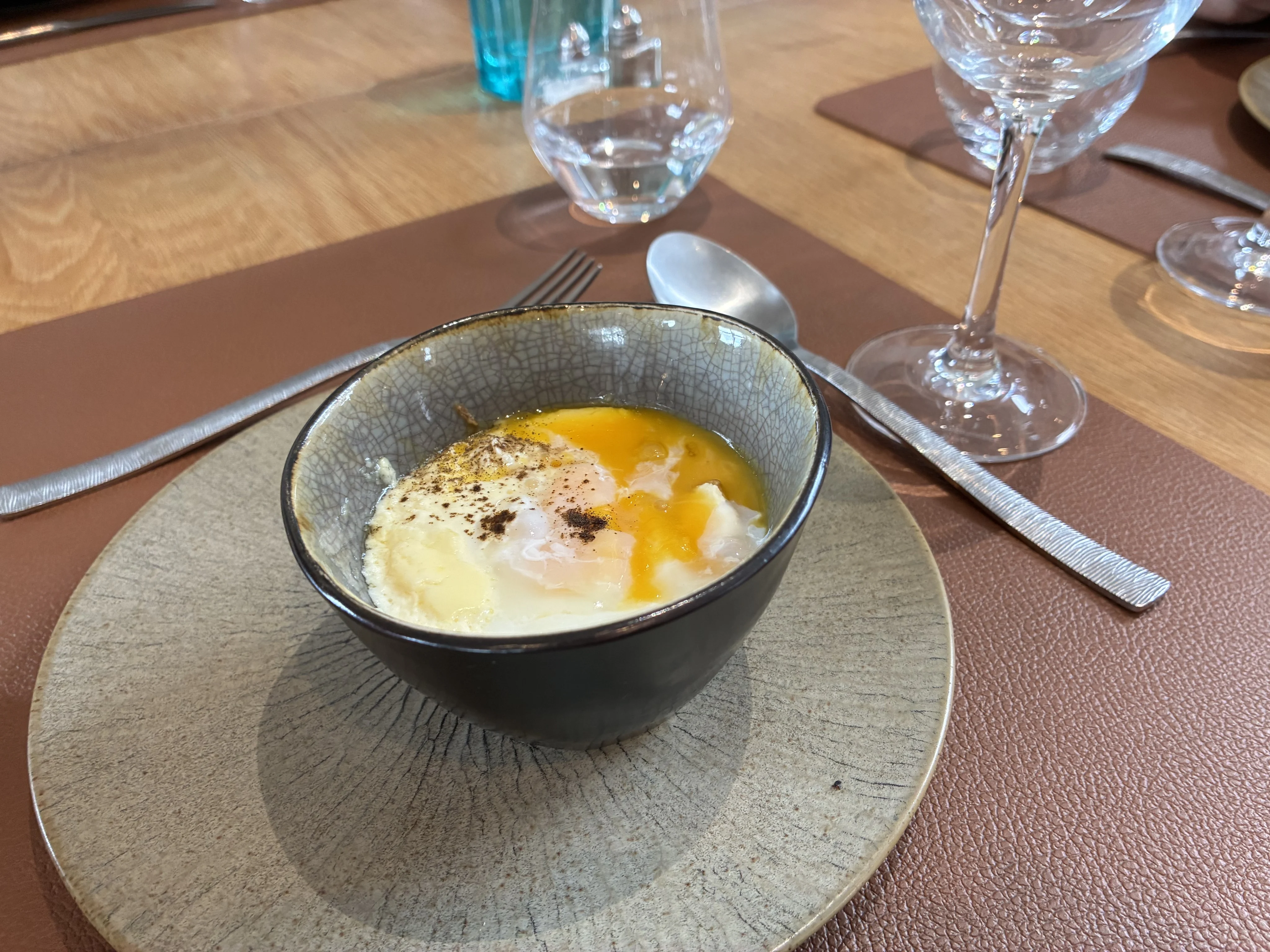 Oeuf cocotte au Neufchâtel.