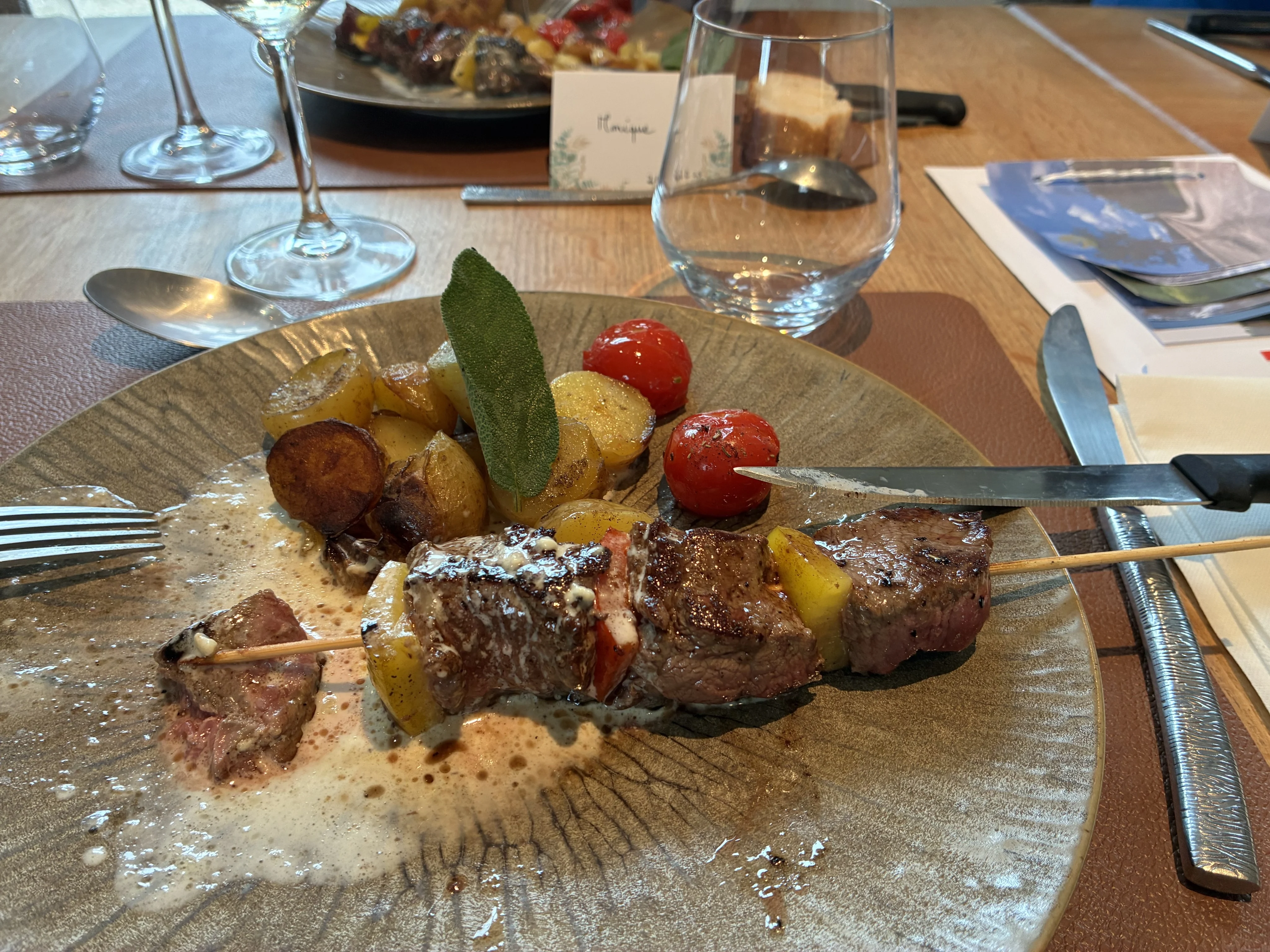 Brochette de boeuf grillé.