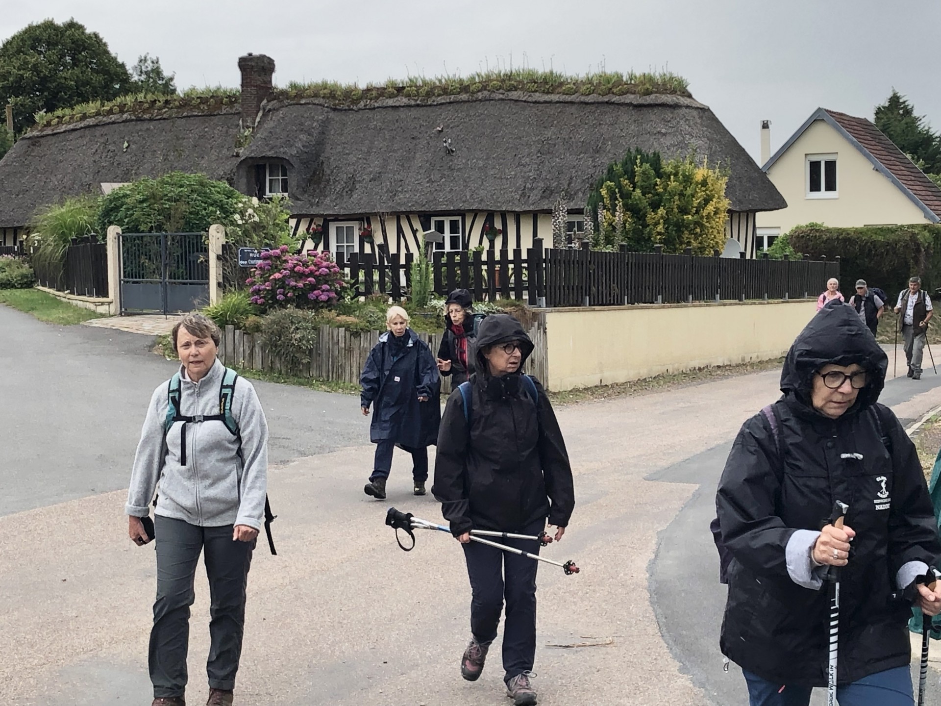 La randonnée de l'après midi commence avec un peu de pluie !