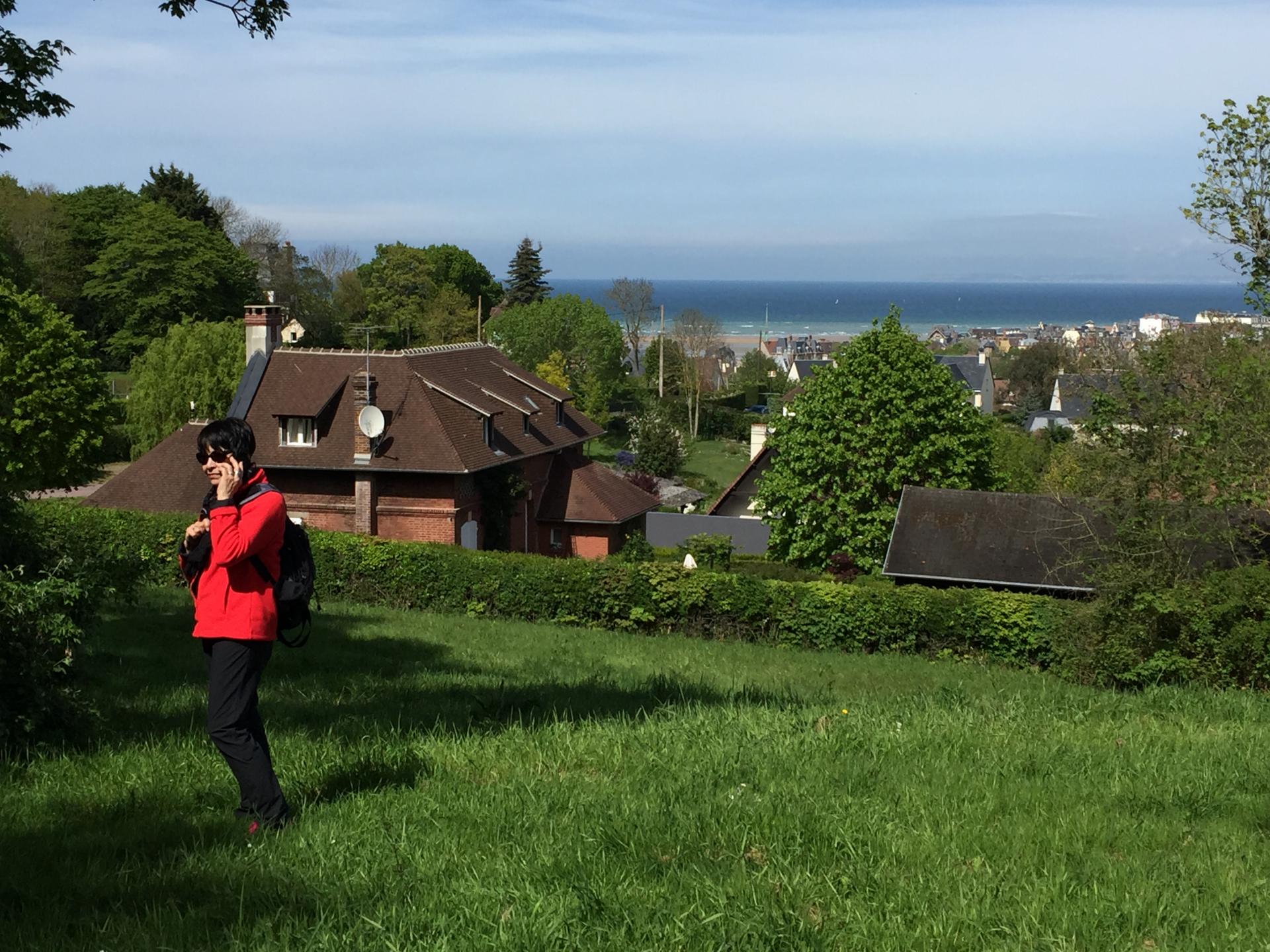 Belle vue sur les villas et la mer.
