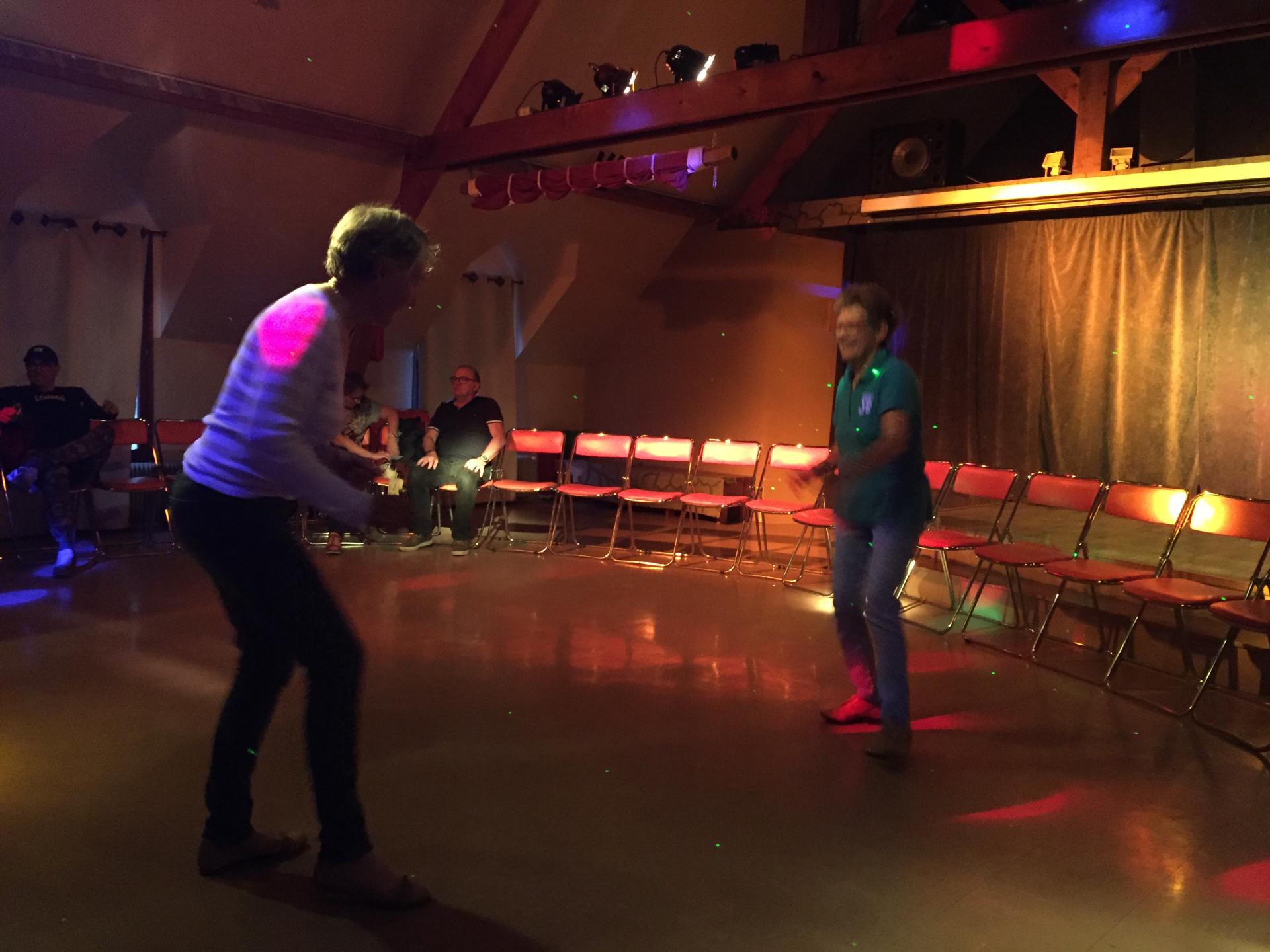 Christine et Françoise en plein twist !