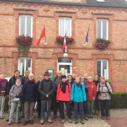 Départ de la randonnée devant la jolie mairie de Vatteville La Rue