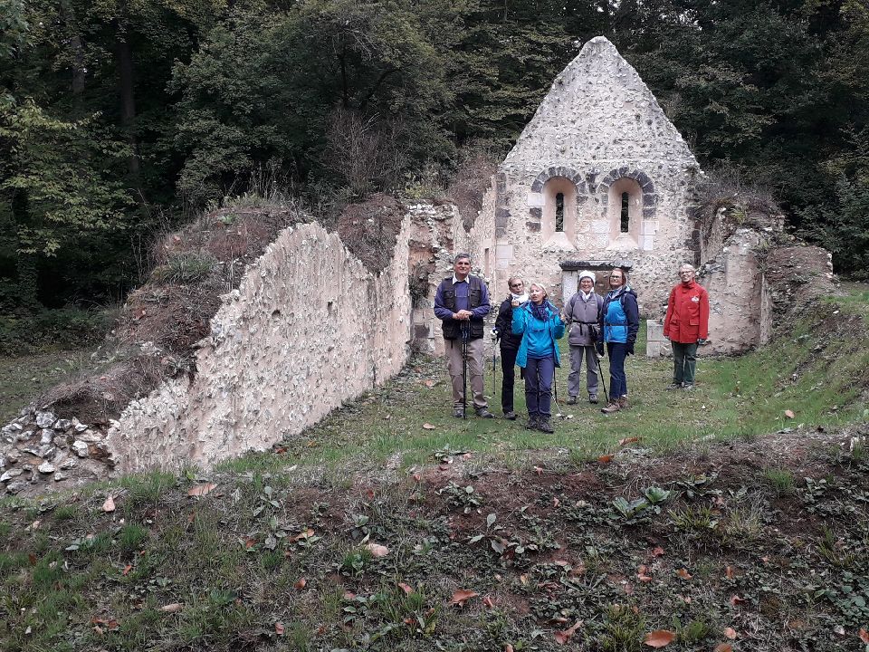 Au milieu des ruines de la chapelle St Thomas