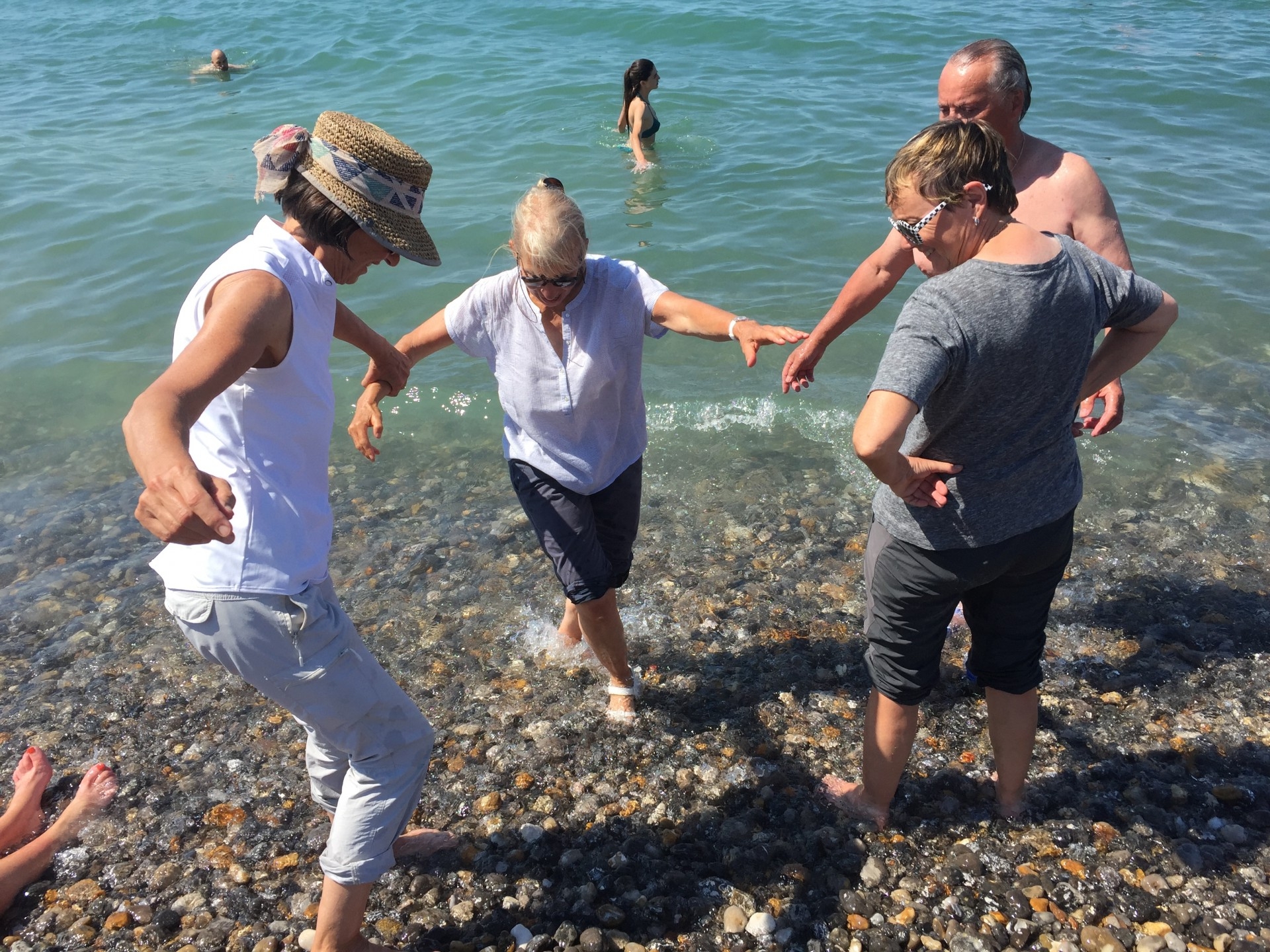 Et de se mettre les pieds dans l'eau.