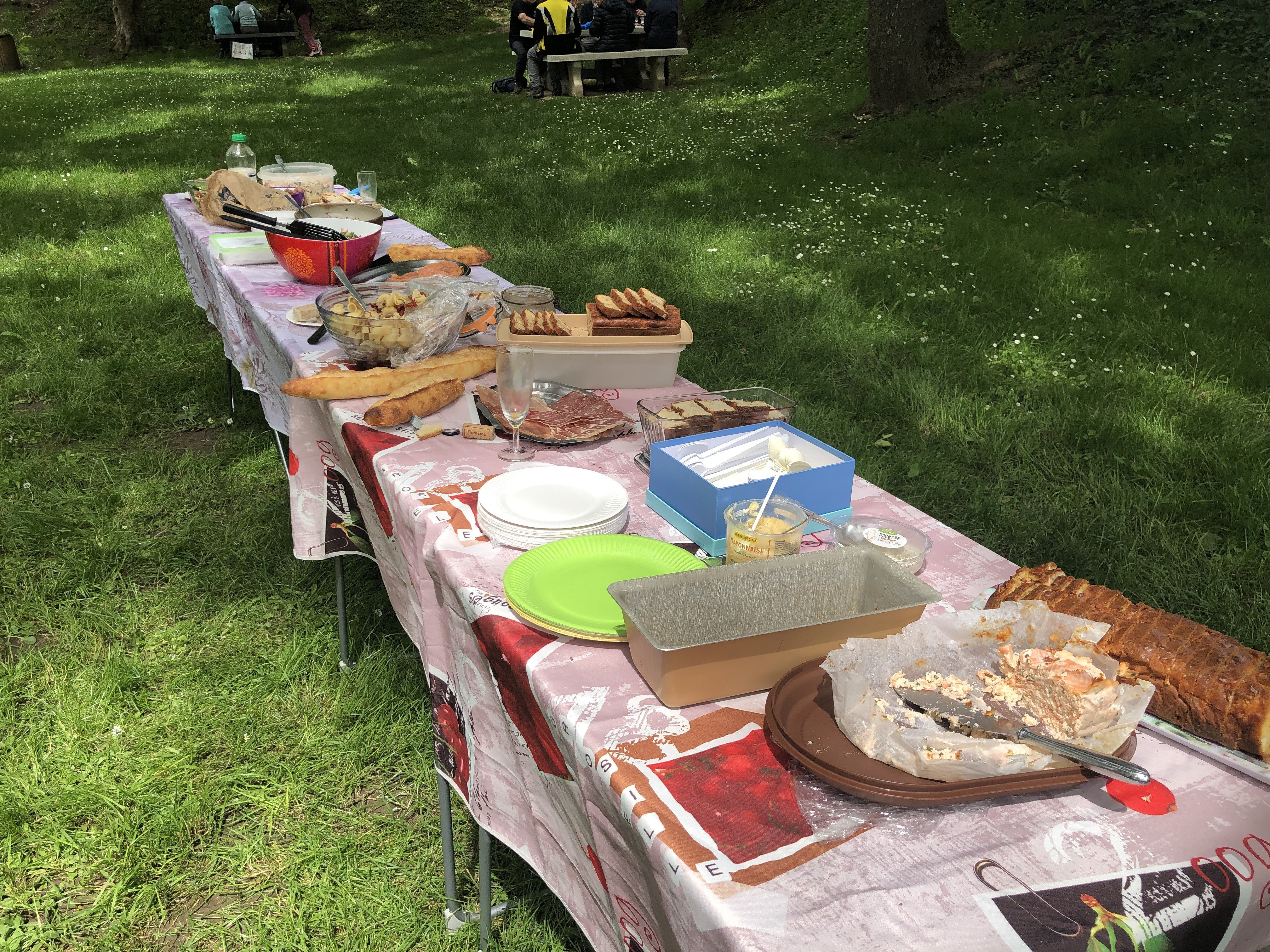 Le buffet de plats étaient, comme toujours, bien garnis, ainsi ...