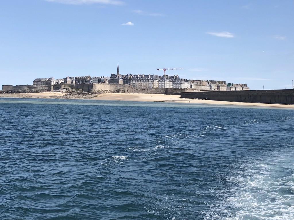 Nous nous éloignons de Saint Malo ...