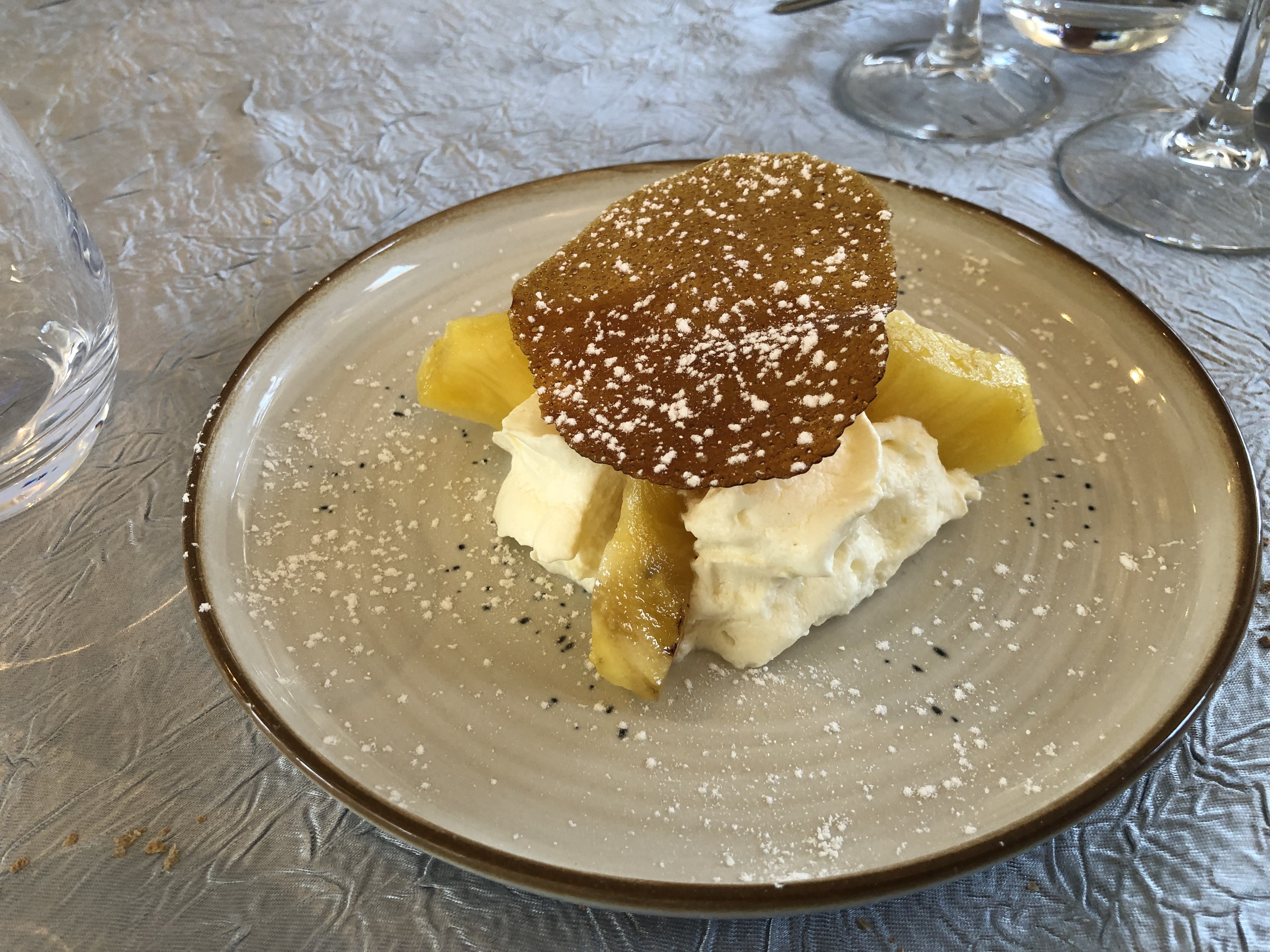 Ananas en dentelle . Tout était très bon avec un service parfait !