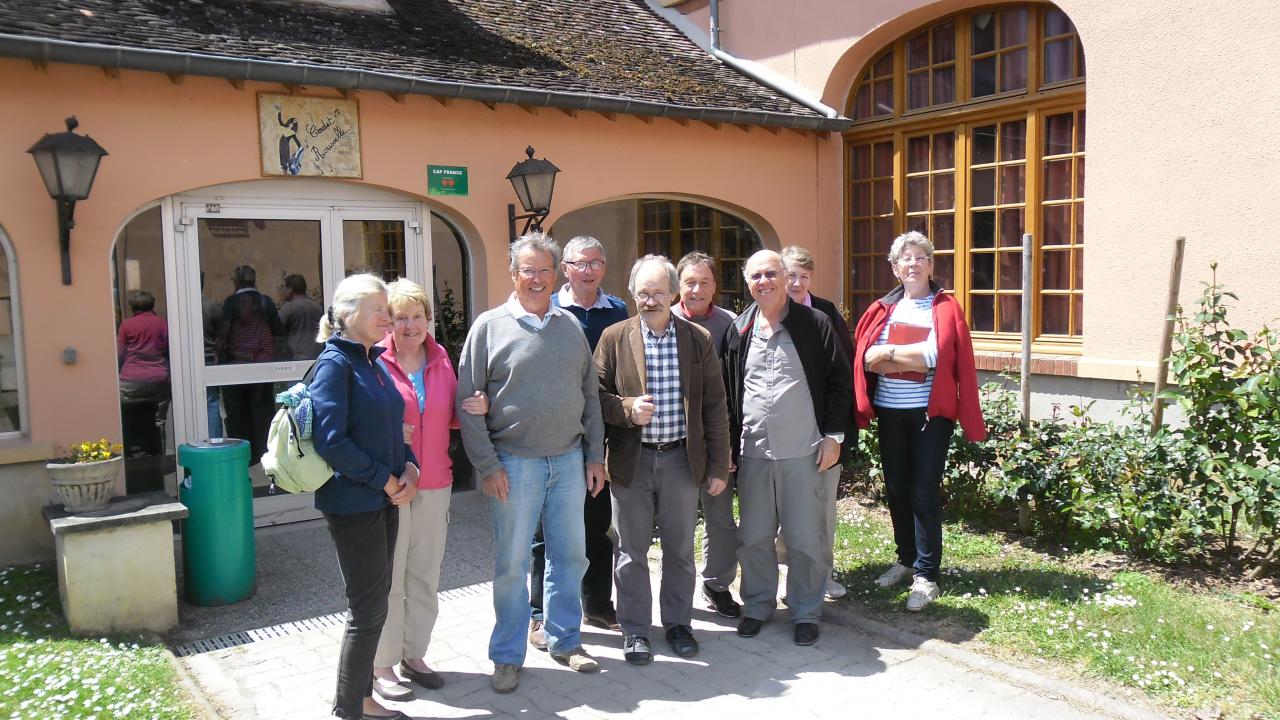 Jeudi midi, c'est le départ, photo avec Rémi directeur du village