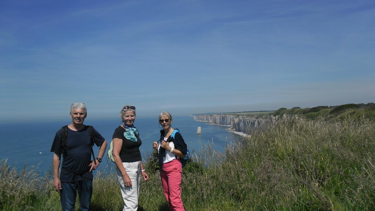 Montée vers la chapelle ND de la Garde et retour par le chemin côtier.