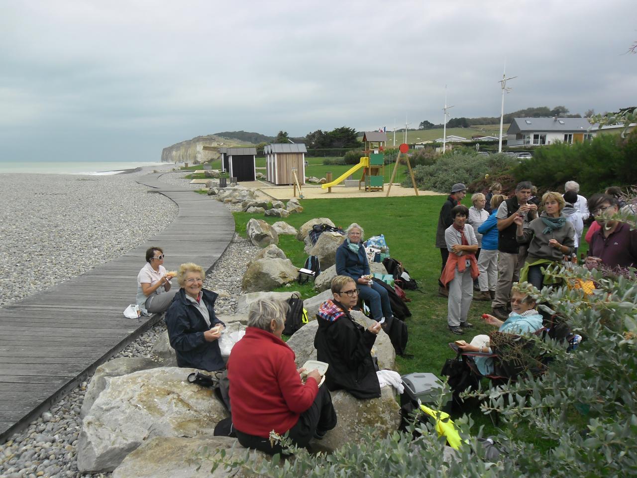 Repas en bord de mer avec de belles couleurs