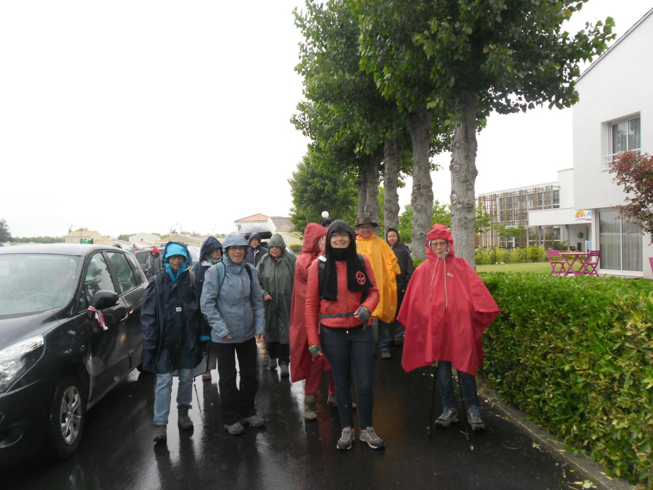 Départ de la dernière randonnée à St J. de Monts sous la pluie !!!
