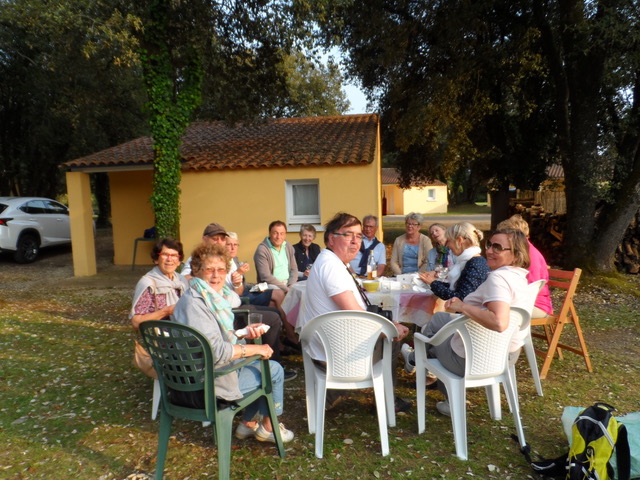 Apéritif (au pineau bien sûr) préparé par tous !