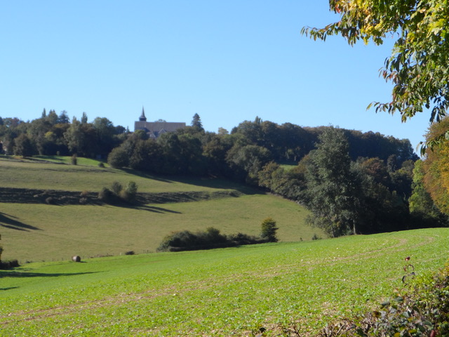 Beau paysage et vue sur la Collégiale St Pierre