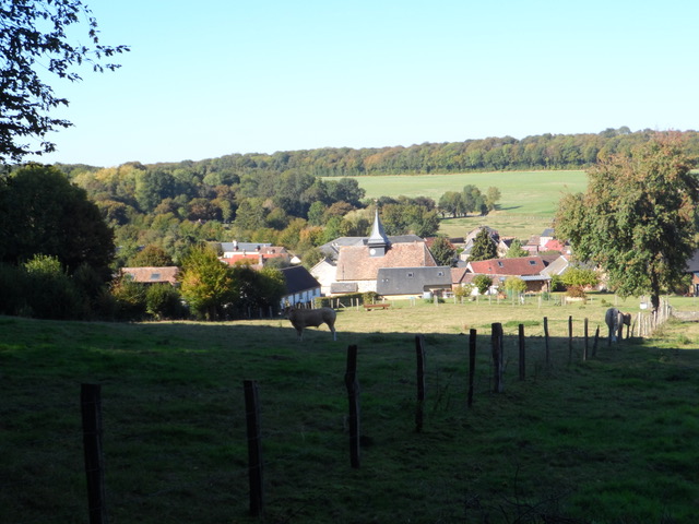 Vue sur la petite église de Lheraule