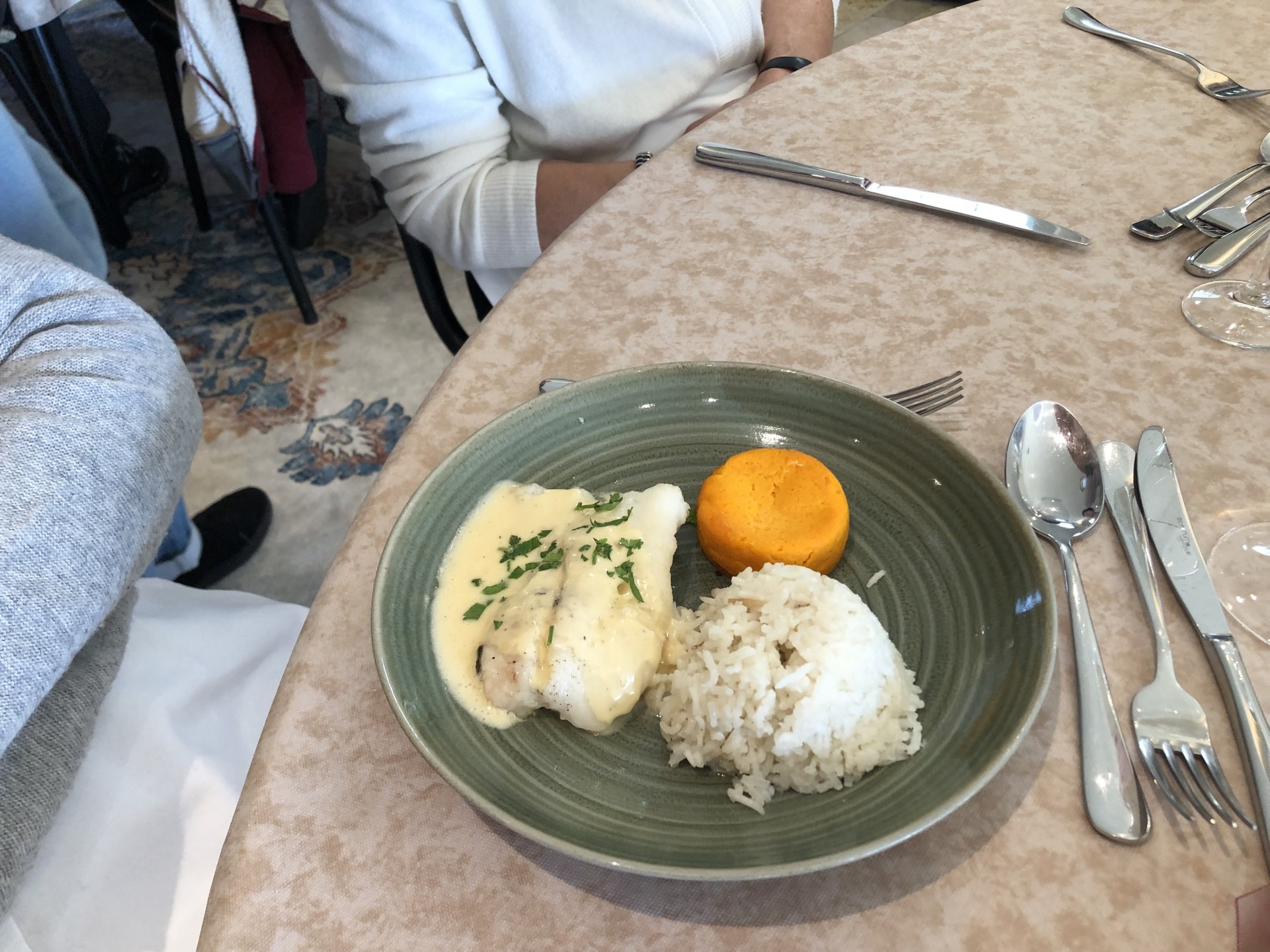 Poisson rôti sauce au beurre