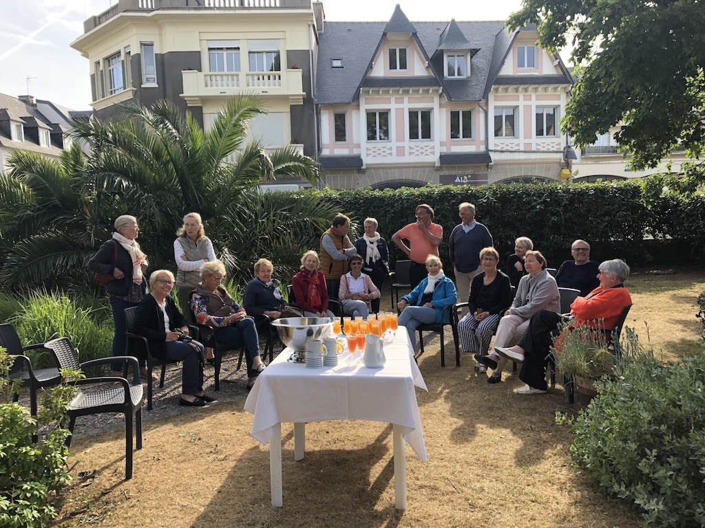 Kenavo  ( hymne brillamment interprété par Chantal Baillif ! )