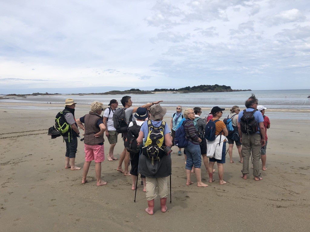 L' après midi, nous repartons avec Isabelle de la plage de Saint Jacut , pour aller ...