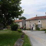 Et nous arrivons au joli village de Saint Sauvant.
