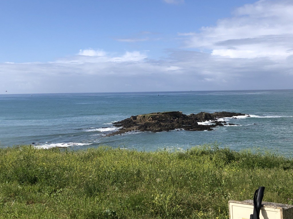 Nous retrouvons le chemin côtier pour aller jusqu'à l'ile percée