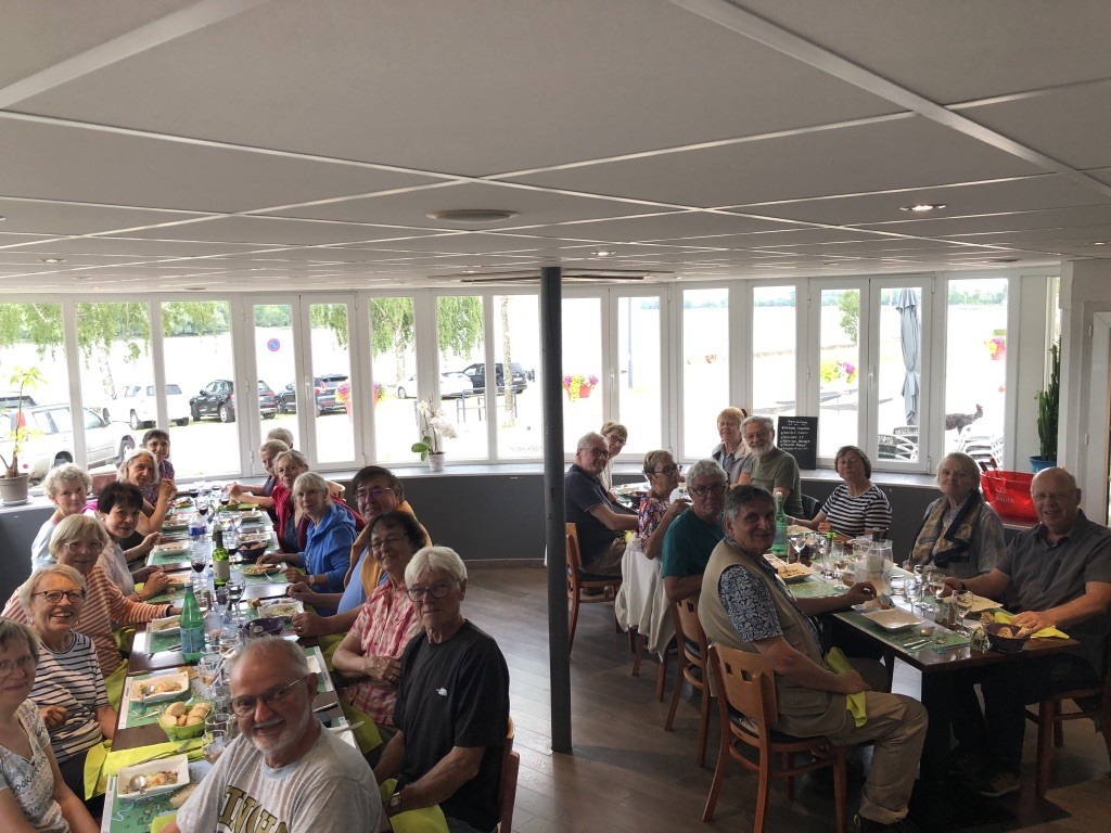 Belle salle avec vue sur la Seine au restaurant la Presqu'île à la Mailleraye