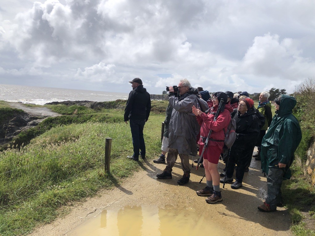 L' après midi nous marchons au Pouliguen sur sa côte sauvage avec des criques...