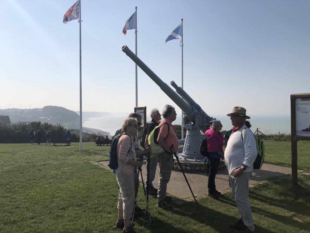 Les canons constituent le monument commémoratif de la bataille tragique  du 11 Juin 1940 .
