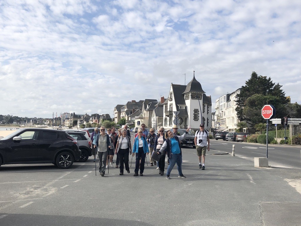Troisième jour : départ, à pied, de l'hôtel pour visiter Saint Cast avec Noëmie
