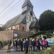 Départ de la randonnée devant l'église de Mareuil-Caubert